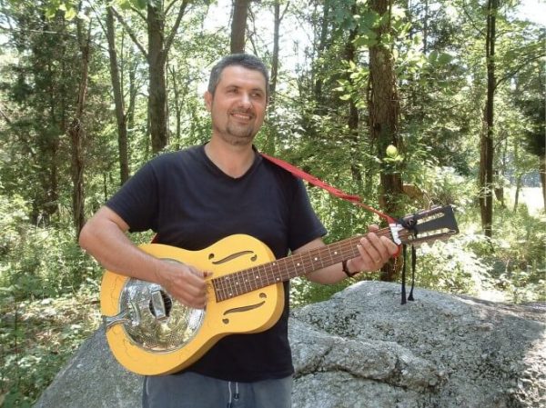 Traditional Contemporary Fingerpicking Guitar Book (Book plus CD)